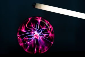 plasma ball lighting up a fluorescent tube